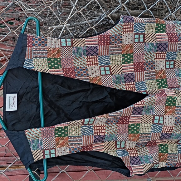 Vest - Picture 3 of 7